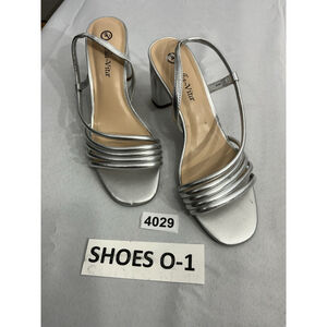 Womans Bella-vita Dressy Sandals 9 WW Silver Strappy Slip On Block Heel